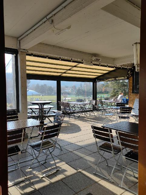 Referenz | Höschler GmbH | Markilux pergola stretch, Senkrechtmarkisen mit Sichtfenster | Gastronomie
