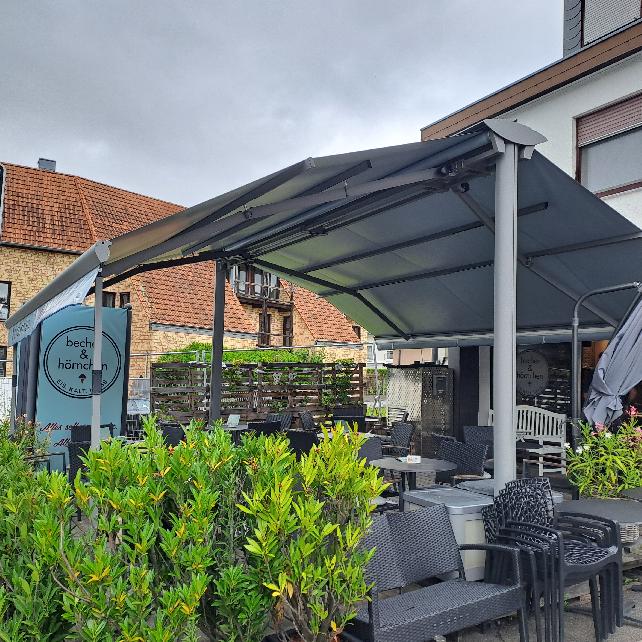 Referenz | Höschler GmbH | Galgenmarkise als Regenschutz | Eiscafé