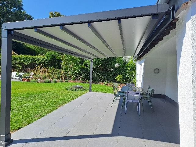 Referenz | Höschler GmbH | Pergola Stretch mit Dachsparren Unterkonstruktion | Privatkunde